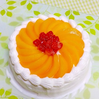 黄桃の缶詰でケーキのデコレーション